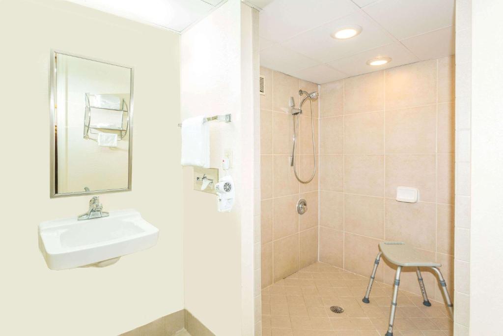 Days Inn by Wyndham Valdosta/Near Valdosta Mall image 15