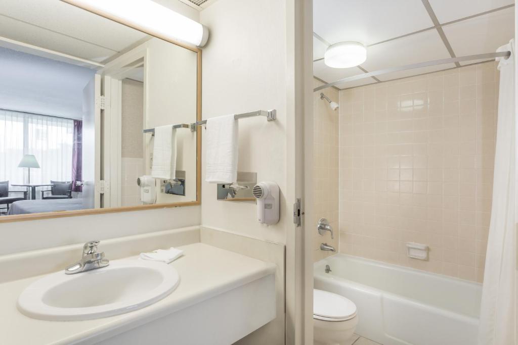 Days Inn by Wyndham Valdosta/Near Valdosta Mall image 16