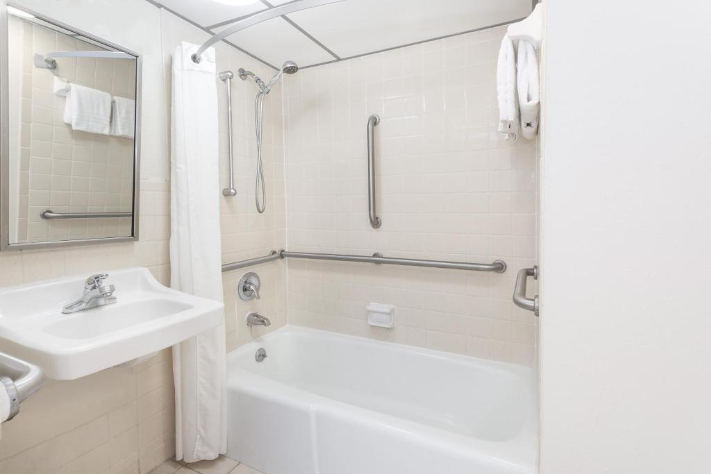 Days Inn by Wyndham Valdosta/Near Valdosta Mall image 20