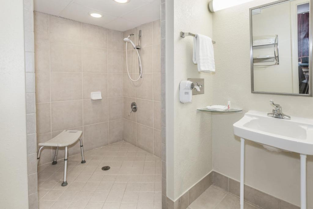 Days Inn by Wyndham Valdosta/Near Valdosta Mall image 21